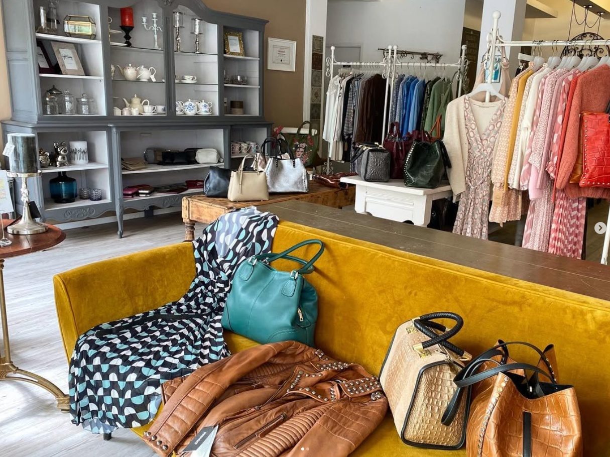Boutique: Kleider und Accessoires